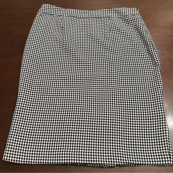 Vesti Dresses & Skirts - Vesti Black White Houndstooth Pencil Skirt